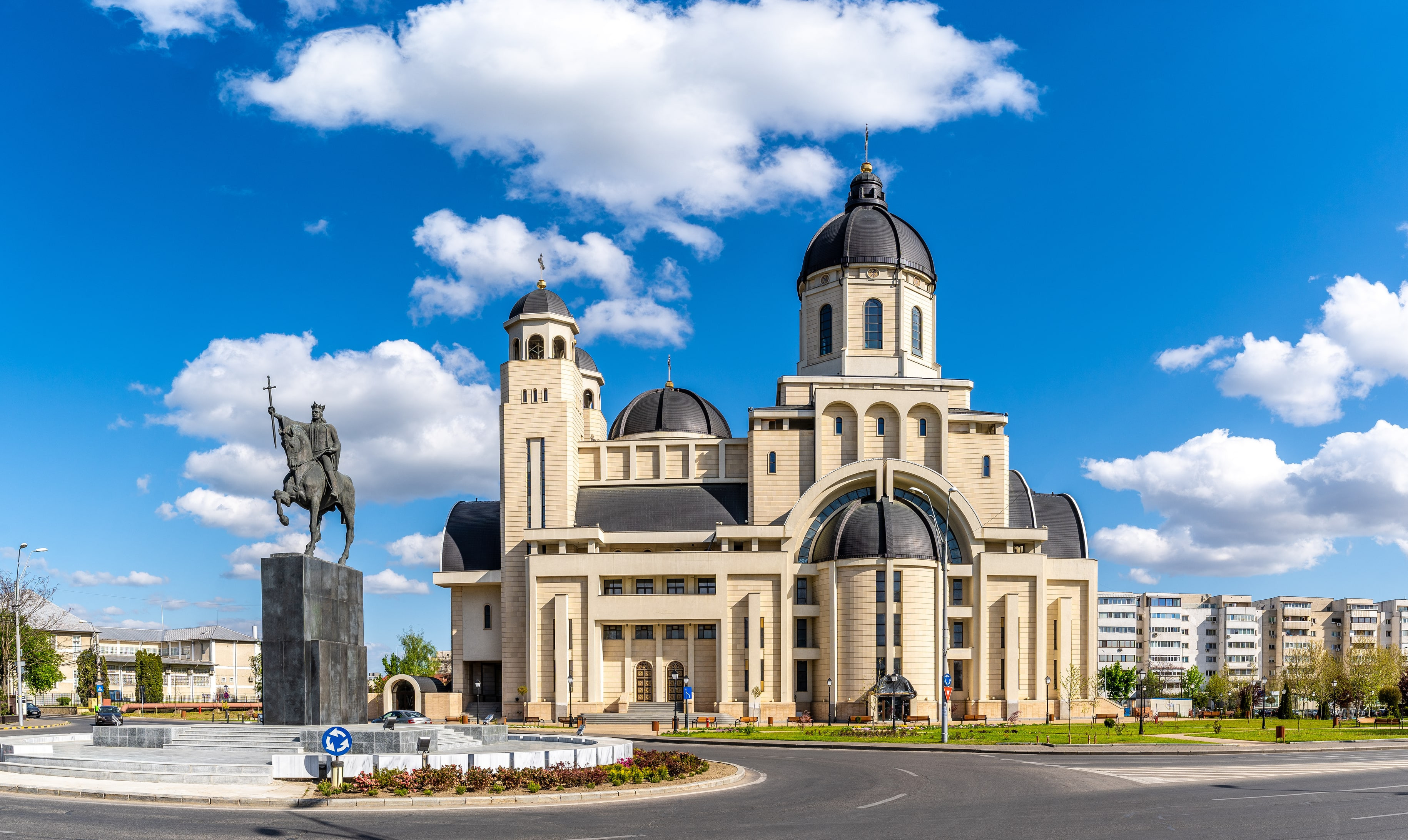 Zboruri ieftine spre Bacău